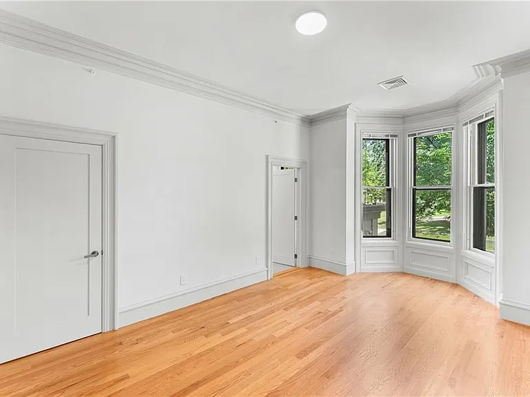 31 Parade St #201 — Photo 9