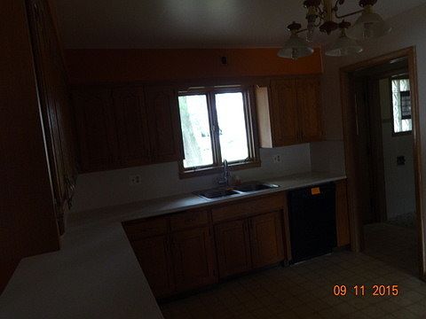 5th image of 757 E 164th Pl