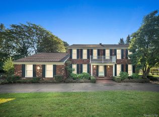 816 Great Oaks Blvd, Rochester, MI 48307