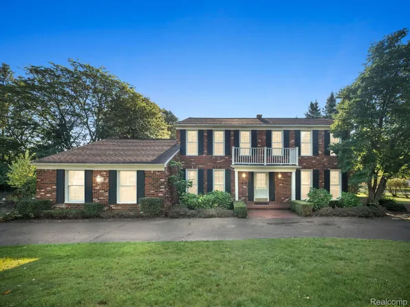 816 Great Oaks Blvd, Rochester, MI 48307
