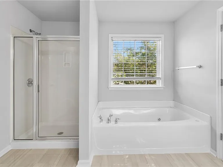 578 Briarhurst Ct — Photo 16