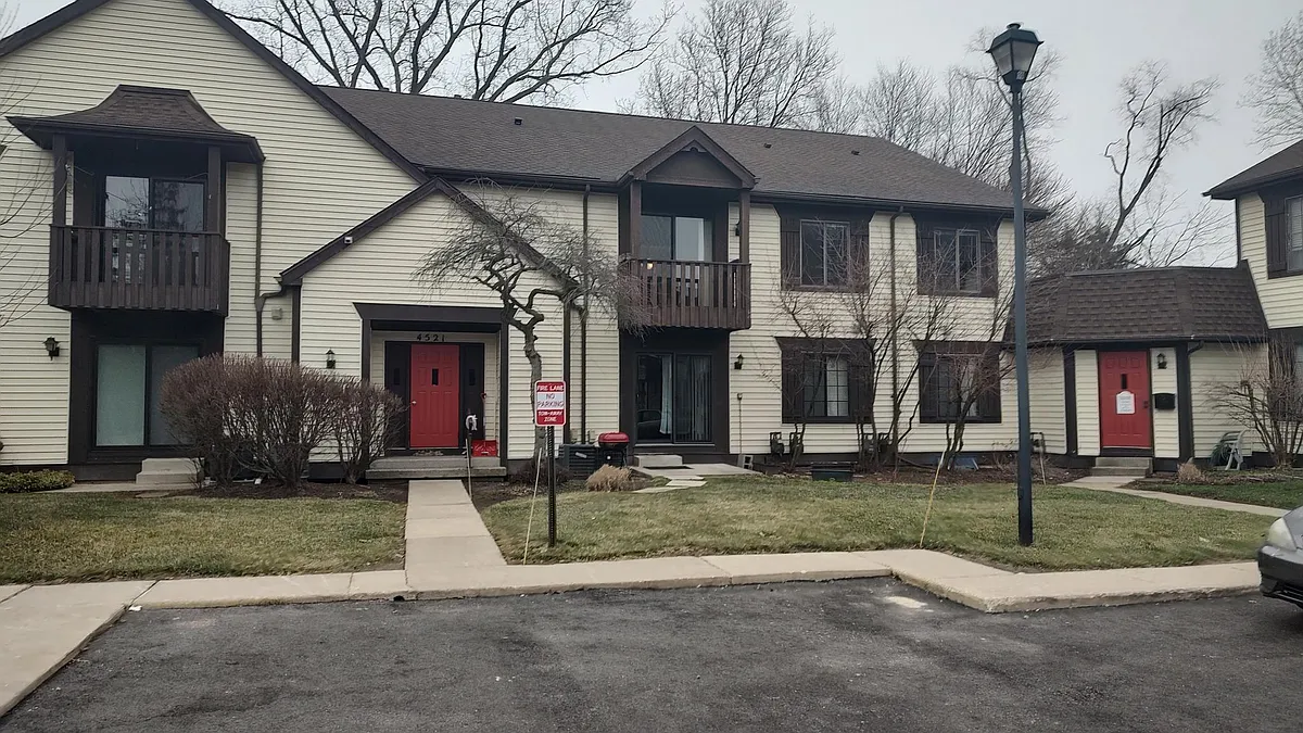Building Photo - 4521 W Bancroft St #6