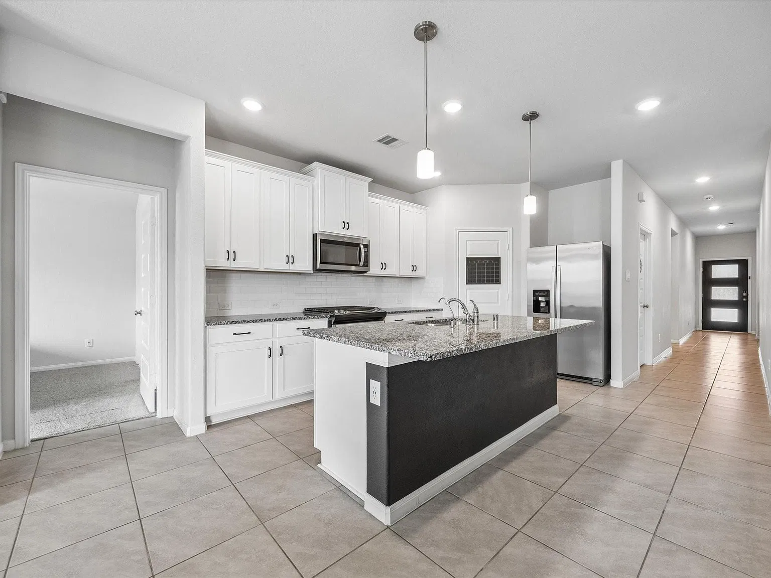 3 bed, 2.0 bath, 1690 sqft, $2,300 — Photo 3