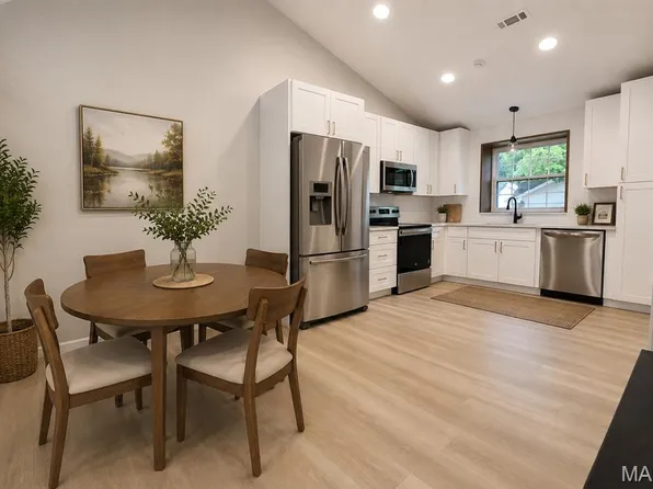 12911 Autumn View Dr, Saint Louis, MO 63146