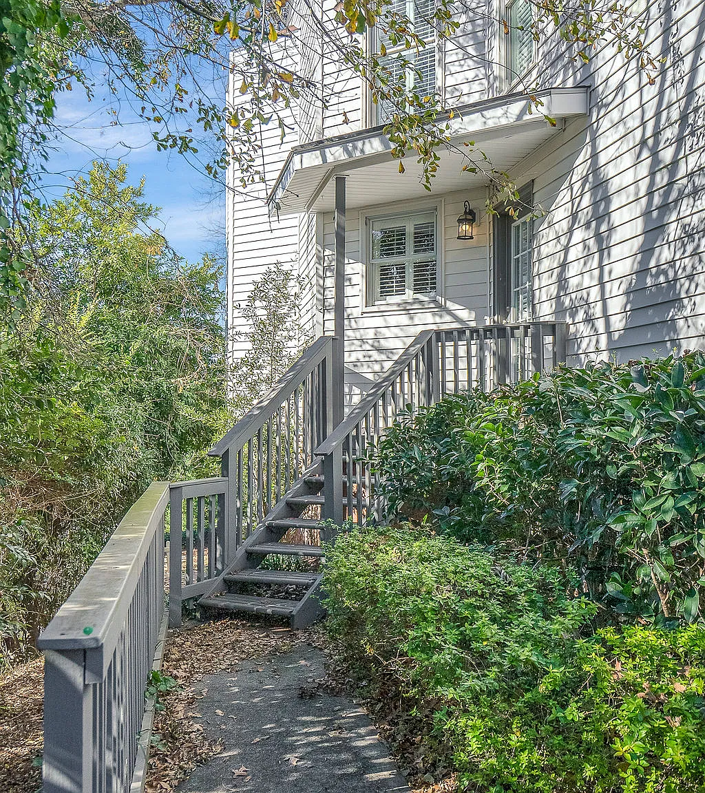 3 bed, 2114 sqft, $3,000 — Photo 1