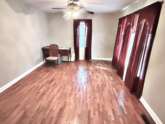 4th image of 533 Weaver St