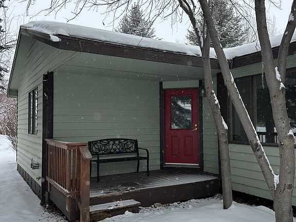 2nd image of 3017 Canyon Dr