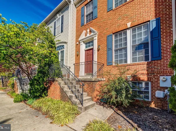 947 Harrison Cir, Alexandria, VA 22304