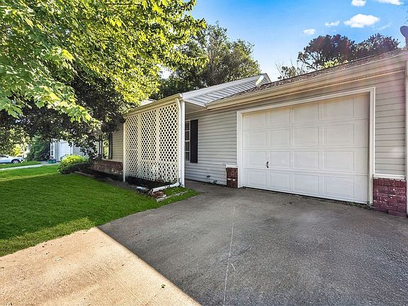 3rd image of 1482 N Timbercrest Ave