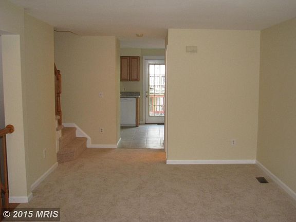 Another Bright, Clean, Photo of Interior!