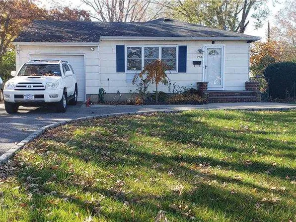 734 Broadway, Brentwood, NY 11717