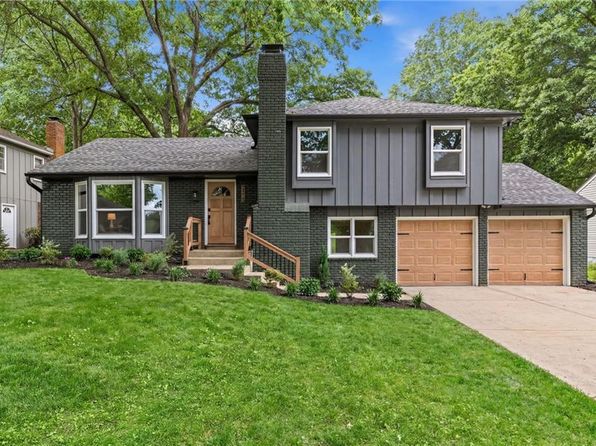9724 Slater Ln, Overland Park, KS 66212