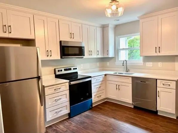 140 Forsyth Dr #A, Chapel Hill, NC 27517