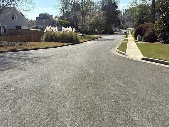 4th image of 2410 Alexander Lake Dr SW