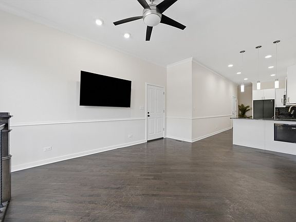 5th image of 2623 W Belmont Ave Unit 1