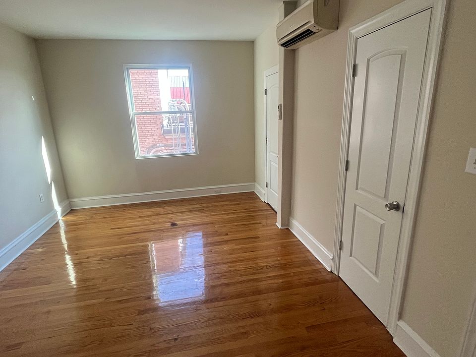 2nd image of 1207 W Franklin St APT 22