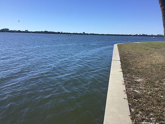 4th image of 20 Southwind Dr
