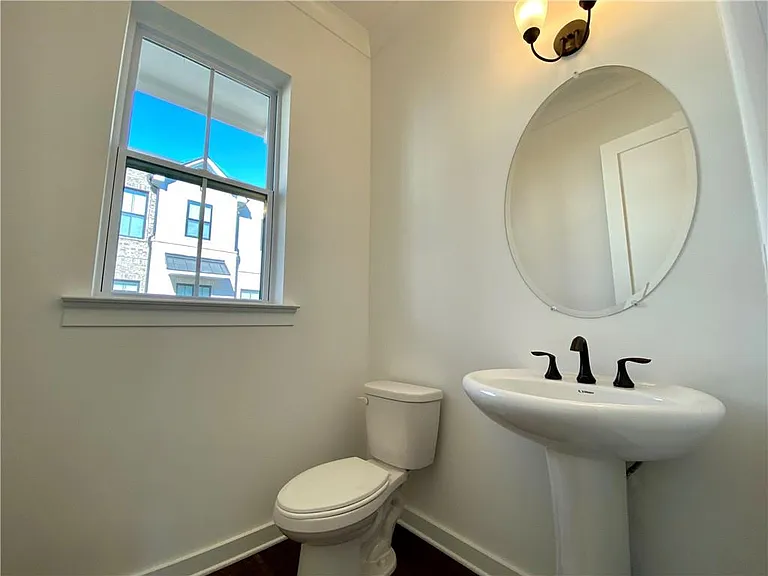 435 Ashbury Dr — Photo 9