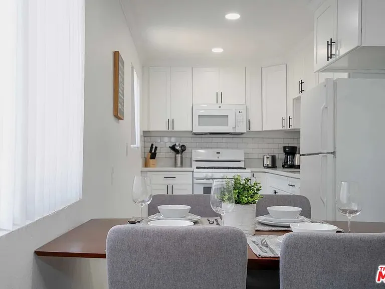 2417 S Budlong Ave #3 — Photo 7