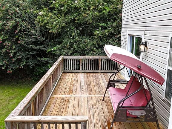 3rd image of 522 Carrington Ct