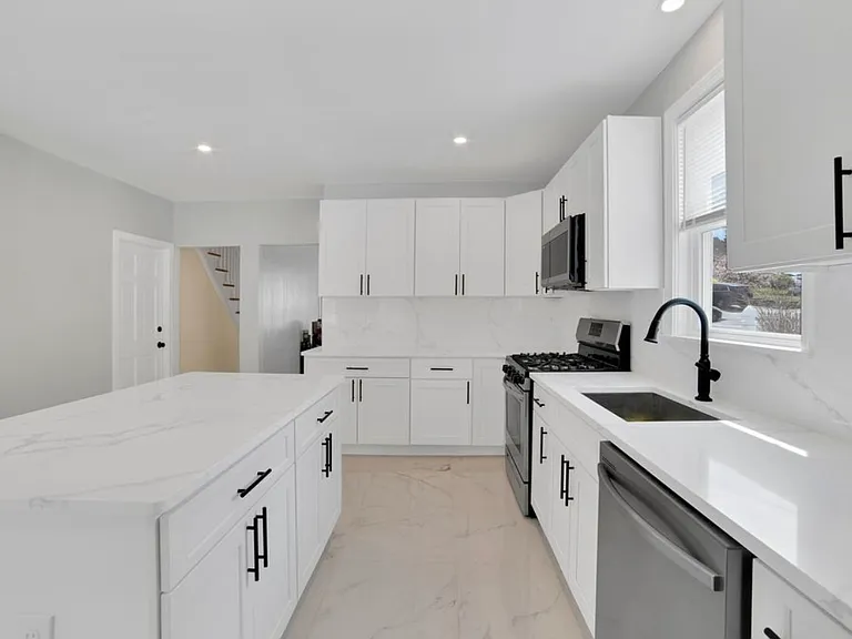 63 Albertina St — Photo 3