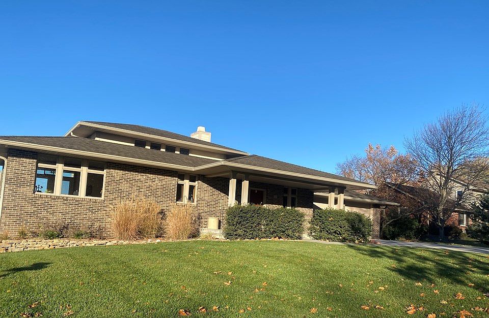 2nd image of 906 Sunnyview Dr