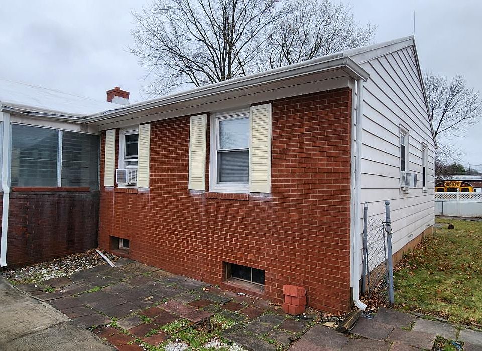 2nd image of 23 Washington Ave