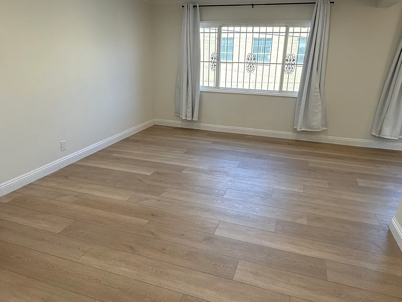 2 bed, 925 sqft, $2,850 — Photo 2