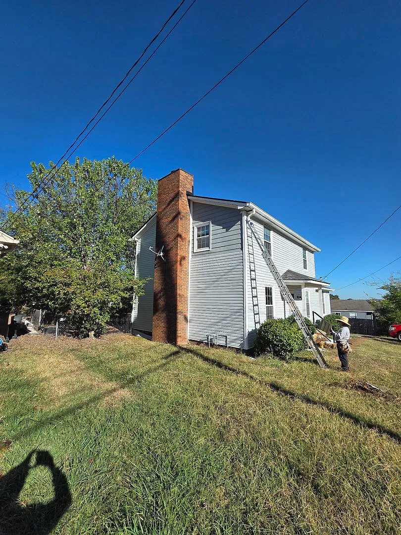 Nice three bedroom two bath newly remodeled, two-story colonial with Garage in Antioch — Photo 3