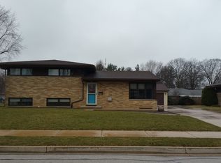 218 Lilac Ln, North Aurora, IL 60542