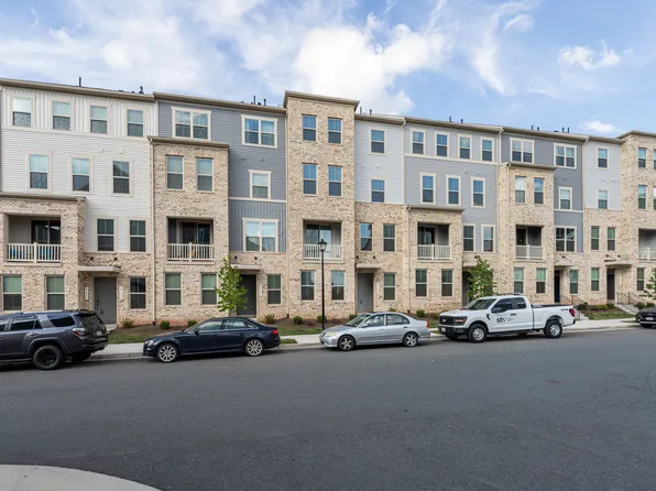 42560 Invergordon Ter, Sterling, VA 20166