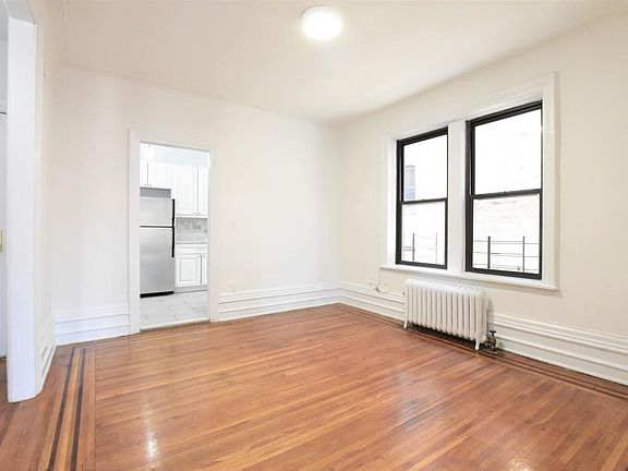 3rd image of 256 Seaman Ave APT 2C