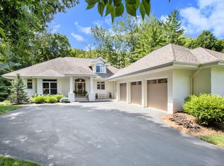 1560 Sage Ct NE, Grand Rapids, MI 49525