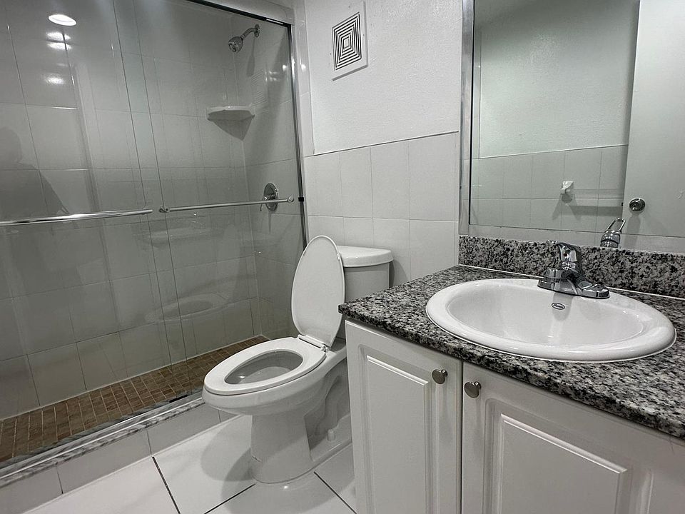 1st image of 19477 NE 10th Ave #508