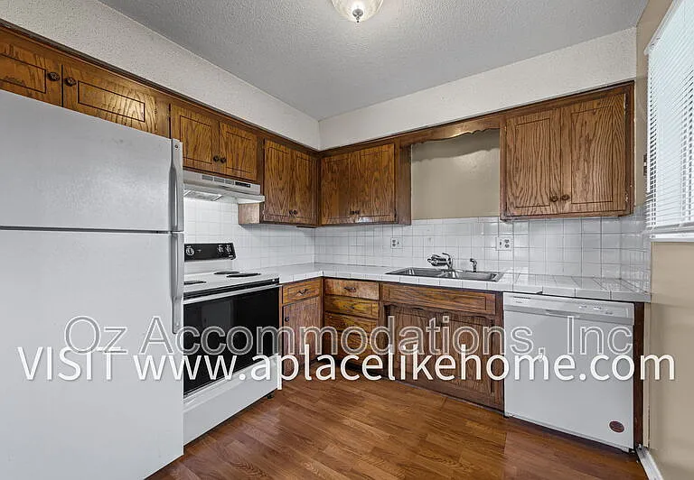 5807 Goddard St — Photo 14