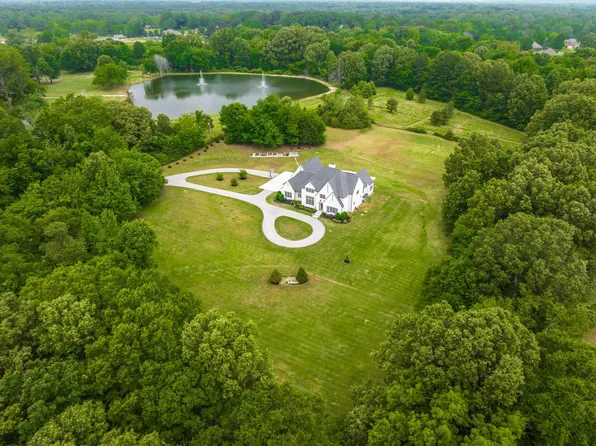 55 E Old State Line Dr, Collierville, TN 38017