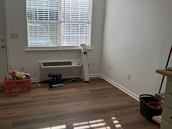 3rd image of 120 Daphne Ln
