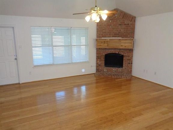 2nd image of 613 W Creek Dr