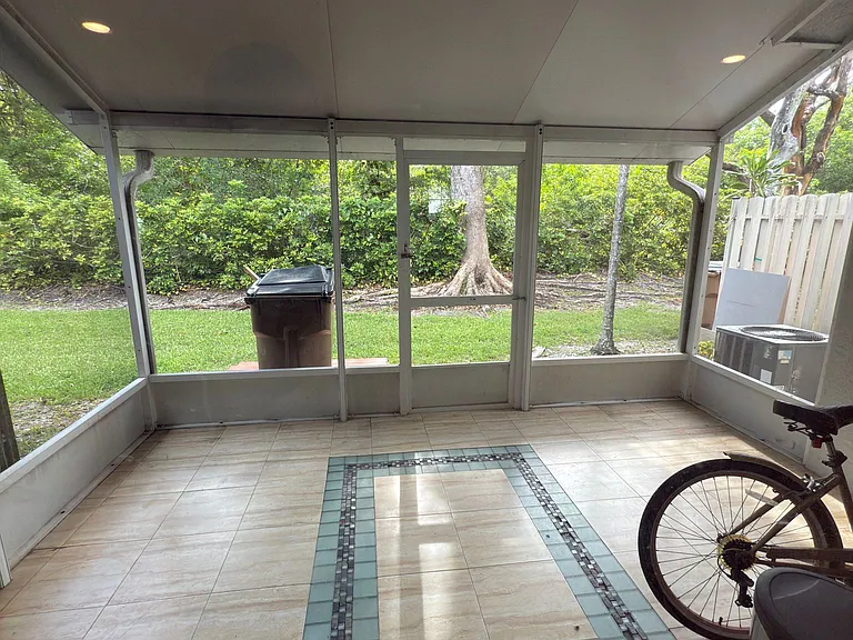 1105 SW 44th Way — Photo 16