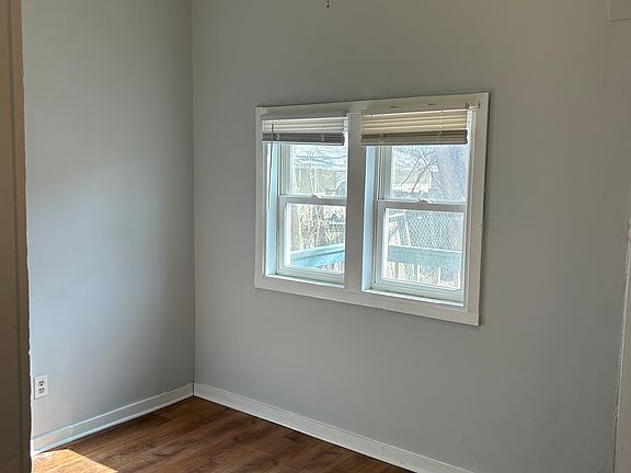 3rd image of 580 Thomas Ave APT 1
