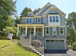 4108 35th St N, Arlington, VA 22207