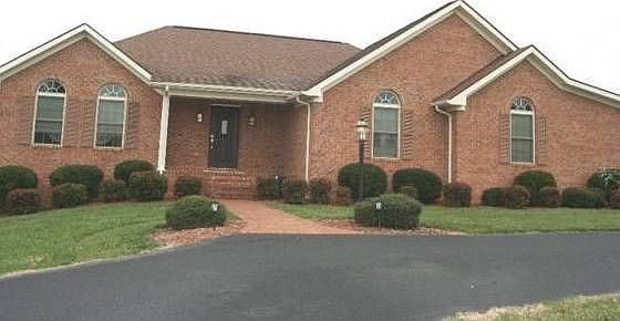 1st image of 148 Farmingdale Dr