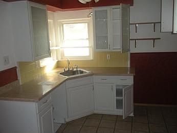 5th image of 26645 Jennifer Ct