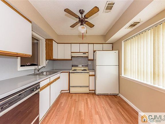 5th image of 5 Coventry Ct #65