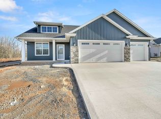 420 Rainbow Ct, Green Bay, WI 54303