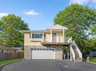 15 Shore Dr, Mastic Beach, NY 11951