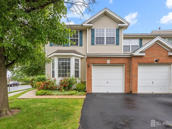 19 Grossweiler Ln, Parlin, NJ 08859