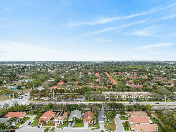 5th image of 10056 Lexington Circle N