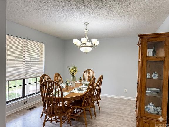 3rd image of 701 Sheffield Dr