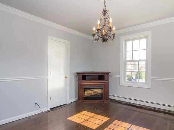 4th image of 707 Conklin St